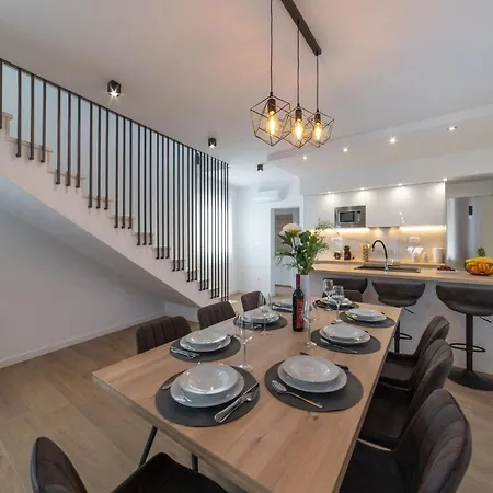 Luxury Luna * Kastela