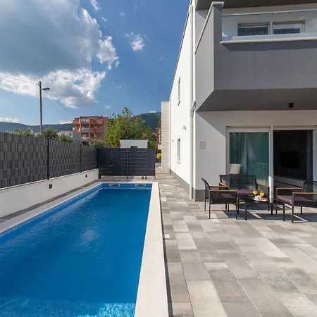 Luxury Luna * Kastela