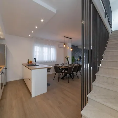 Luxury Luna Villa