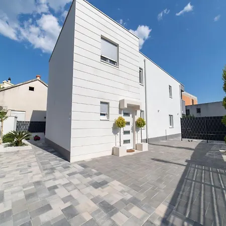 Luxury Luna